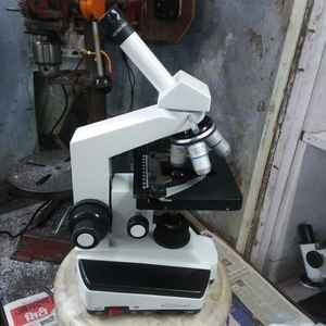 Microscope biologique composé avec caméra HD (4K/2K), mise au point manuelle, plateau mécanique double couche, indice de protection IP53 pour laboratoire - Product Image 2