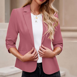 Blazer de qualité supérieure pour femmes, vêtement de mode avec col cranté, fermeture à boutons et coupe confortable - Product Image 1