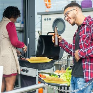 Set di 16 Supporti per Pannocchie di Mais, 8 Piatti in Acciaio Inox per Servire il Mais con Stile - Product Image 3