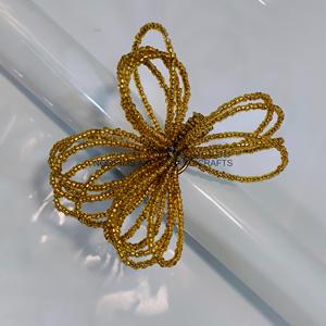 Porte-serviettes élégant doré perlé, fait main en bois et résine, idéal pour mariages et fêtes, design de table convivial - Product Image 3