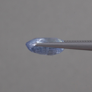 พลอยไพลินสีน้ำเงินธรรมชาติเกรด AAA ขายส่ง น้ำหนัก 7.52 กะรัต รูปทรงวงรี ขนาด 13 มม. 6 มม. เรืองแสง ขัดเงาด้วยมือ รับรองโดย IGI - Product Image 2