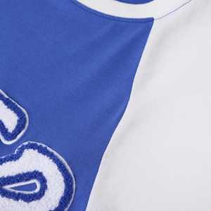 Camiseta Zeta Phi Beta de Manga Raglán Azul y Blanca con Bordado de Letras Griegas en Chenilla para Mujer, Corte Elegante - Product Image 4