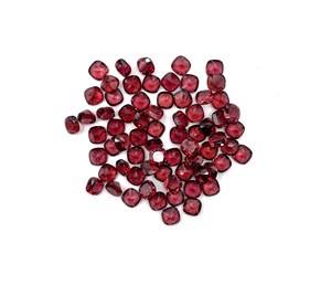 Pierre précieuse naturelle grenat du Mozambique, taille coussin carrée rouge facettée, plusieurs tailles disponibles pour la fabrication de bijoux - Product Image 2