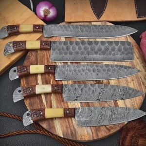 Juego de Cuchillos de Cocina Forjados a Mano |   Colección de Chef Profesional de 5 Piezas |   Cuchillas de Acero con Alto Contenido de Carbono y Mangos Ergonómicos - Product Image 4