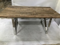 Table à manger en bois de traverses de chemin de fer vintage industriel récupéré, base en acier inoxydable, ensemble en bois d'orme ancien, meubles de bureau et de maison