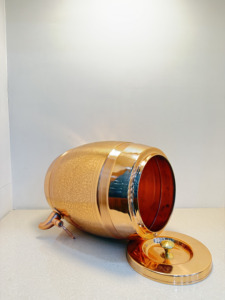 Distributeur d'eau en cuivre pur de qualité supérieure, forme baril, 8L, gravé au laser, motif floral, Matka, finition miroir, en métal, avec robinet - Product Image 4