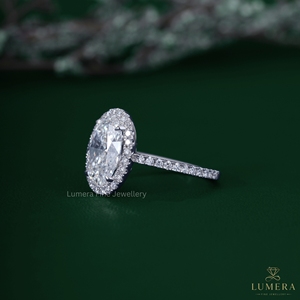 แหวนหมั้นเพชรทรงวงรี LUMERA ประดับเพชรรอบเพชร แพลตตินั่ม คลาสสิกสำหรับผู้หญิง ได้รับการรับรองจาก GIA - Product Image 6