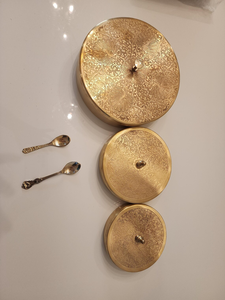 Boîte à épices artisanale en laiton avec 7 compartiments, rangement traditionnel ethnique pour masala, organiseur de cuisine décoratif en laiton - Product Image 2