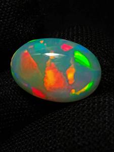 Opale d'Éthiopie Welo rare, cabochon ovale 10x8mm, jeu de couleurs feu blanc, fabrication artisanale, pierre précieuse de haute qualité, certifiée par un tiers - Product Image 3