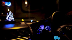 Lampe décorative LED 3D Illusion Ganesh Murti pour tableau de bord de voiture, alimentée par USB, la plus vendue, disponible à la vente - Product Image 2