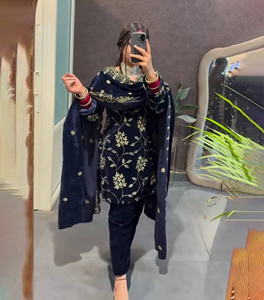Nouvelle robe ethnique indienne de créateur, tenue de soirée, en velours de viscose lourd avec broderie et sequins, ensemble Salwar Kameez, robe de travail - Product Image 1