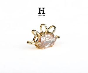 Collier personnalisé en argent sterling 925 avec pendentif ovale horizontal en pierre, couronne unique et diamant de laboratoire couleur champagne, vente en gros - Product Image 2