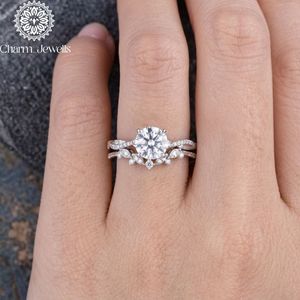 Bague de fiançailles en or rose et argent avec moissanite certifiée IGI, taille coussin, sertie de griffes, bande pavée, pour femme, romantique - Product Image 2