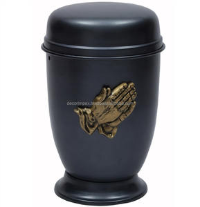 Urne de crémation unique est une urne sur le thème de la chasse, généralement en métal ou en aluminium, avec un emblème détaillé - Product Image 5