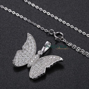 Pendentif Papillon Hip Hop Plaqué Or avec Diamants de Laboratoire Ronds Brillants Sertis Pavé, Bijou Charme de Luxe pour Femme, Idéal Cadeau - Product Image 3