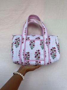 Sac de voyage matelassé en coton floral léger et écologique de haute qualité, fait main par VEER HANDIRCRAFTS, avec fermeture éclair - Product Image 2