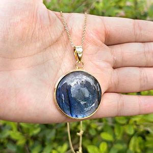 Collar con Colgante de Cabujón de Labradorita Azul Genuina, Chapado en Oro de 18K, Cadena Boho de Latón Sólido, Joyería Unisex de 30mm - Product Image 1