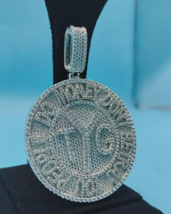 จี้เงินแท้ 925 สไตล์ฮิปฮอป ประดับเพชรโมอิสซาไนต์ VVS แบบ Ice Out รูปวงกลมสลักชื่อตัวอักษร ผ่านการทดสอบเพชร พร้อมจี้ตัวอักษร - Product Image 1