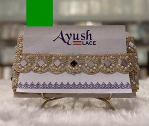 Kaftan et Sari ethniques indiens en gros, avec bordure en dentelle festonnée, travail de perles et de miroirs, broderie décorative faite à la main - Product Image 1