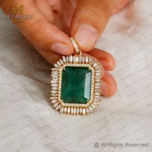 Colgante Hecho a Mano de Oro Amarillo Sólido de 14k con Diamante Baguette Natural y Esmeralda, Joyería Fina al por Mayor - Product Image 6