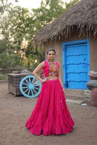 Magnifique Lehenga Choli en Rayonne Maruti de 14 kg avec Broderie Designer et Travail Koti pour Mariages et Occasions Spéciales - Product Image 2