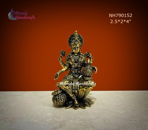 Statue de la déesse Lakshmi en laiton artisanal, moulée dans la cire, pour la décoration de la maison ou du temple - Product Image 1