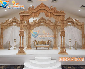 Mandap de Madera Diseñado por Mayur para Bodas Gujarati, Decoración de Bodas Indias, Mandap Tallado con Pavo Real, Mandap Tradicional para Bodas en Canadá - Product Image 3