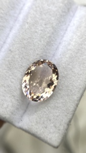 Pierre naturelle certifiée Morganite de forme ovale avec une couleur et un lustre excellents, Beryl naturel de 4,51 carats, nette à la loupe - Product Image 3