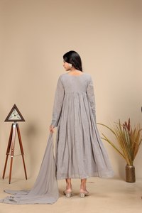 Robe midi kurta traditionnelle ethnique en coton gris infroissable pour femme, brodée, coupe ample, idéale pour toutes les saisons et occasions décontractées - Product Image 2