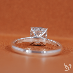 แหวนเพชรทรงคุชชั่น 2 กะรัต ได้รับการรับรองจาก IGI เพชรเพาะเลี้ยง แหวนทองคำขาว 10K แบบคลาสสิกสำหรับหมั้น - Product Image 2