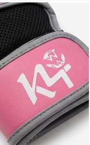 Guantes Deportivos Ligeros K4 Rosados de Medio Dedo con Correa Ajustable para Levantamiento de Pesas en el Gimnasio, Unisex, de Neopreno - Product Image 3
