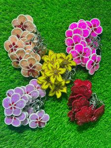 พวงกุญแจปักลายดอกไม้ทำมือ ผ้าฝ้ายสีชมพู แดง เหลือง ส้ม ดีไซน์ลายดอกไม้ ตกแต่งด้วยตะขอโลหะ - Product Image 2