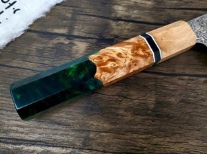 Cuchillo de Chef Santoku de Acero de Damasco Hecho a Mano, Estilo Industrial, Personalizable, de Alta Calidad, Ambidiestro, con Mango de Madera de Resina, Apto para Lavavajillas - Product Image 2