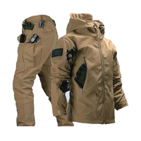 Combinaison de chasse en softshell pour temps froid, avec tissu silencieux et doublure thermique. Fabriquée par NEERON INTERNATIONAL