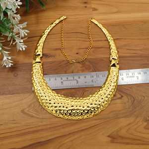 สร้อยคอโชคเกอร์สแตนเลสสตีลแบบตอกลายสำหรับผู้หญิง |   สร้อยคอแบบกว้างพร้อมจี้ตกแต่ง |   เครื่องประดับแฟชั่นขายส่ง - Product Image 3