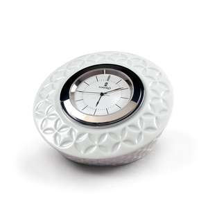 Reloj de Mesa Redondo en Metal con Acabado en Color Blanco, Perfecto para Decoración de Mesa Elegante y Decoración del Hogar - Product Image 1