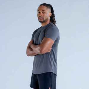 T-shirt sportif pour homme à col rond, manches courtes, couleur unie, séchage rapide, coupe ajustée, tricoté en polyester, gris - Product Image 2