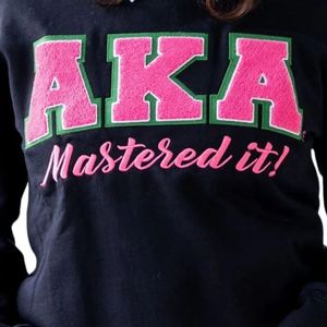 Sweat-shirt noir unisexe AKA Mastered It, col rond, lettres en chenille, coton premium, décontracté, élégant, confortable - Product Image 3
