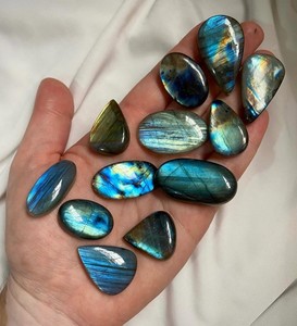 Cabochons de pierres précieuses en labradorite multi-éclats, pierres précieuses naturelles faites à la main, pierres brutes, pierres polies à la main pour la fabrication de bijoux - Product Image 1