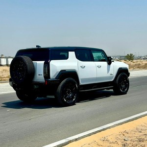 GMC First Edition, SUV Eléctrico con Tracción en las Cuatro Ruedas, Motor Doble, Neumáticos R18, Batería de Litio, Asientos de Cuero - Product Image 5