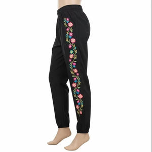 V Yaka Yoga Seti İpli Ön Logolu 2 Parçalı Esnek Nefes Alabilen Fitness Aktif Giyim Toptan Spor Giyim Tedarikçisi - Product Image 3