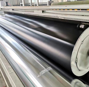 มาโคร ®   แผ่นปูรองฝังขยะ HDPE หนา 2.00 มม. สำหรับงานหนัก มาตรฐาน ASTM GRI GM13 แผ่นกันน้ำสำหรับฝังขยะในเขตเทศบาลและงานเหมือง - Product Image 2