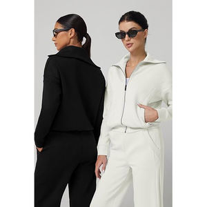 Ensemble de survêtement pour femme en nylon et élasthanne, construction à coutures plates, veste à col montant, leggings taille haute, ensemble technique - Product Image 2