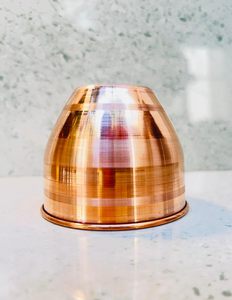 Juego de 2 Cuencos de Cobre Puro Hechos a Mano, Diseño Tradicional Marakkal, Utensilios de Cobre Katori Vastu para Pooja, Prasad, Agua y Uso Ayurvédico - Product Image 5