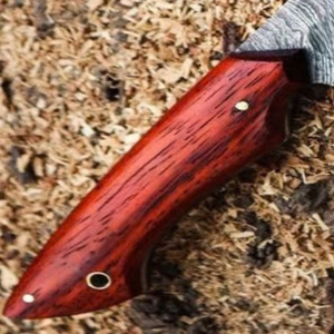 Couteau de chef à motif Damas argenté avec manche en bois brun rougeâtre, lame large et tranchante, couteau de cuisine pour la viande et les légumes - Product Image 4