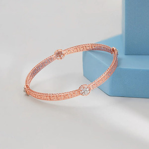 Brazalete de Oro con Filigrana Floral y Diamantes Redondos Cultivados en Laboratorio - Product Image 6