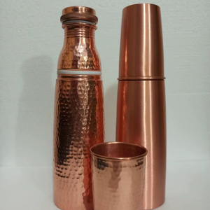 Bouteille en cuivre conçue pour la réussite des listes de produits e-commerce, un produit attrayant pour la vente en ligne et la conversion des clients - Product Image 1