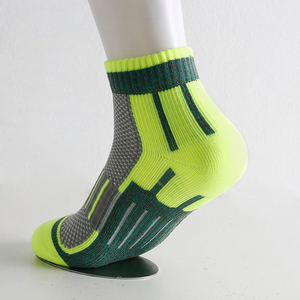 ถุงเท้ากีฬาผู้ชายสำหรับฤดูใบไม้ร่วง ระบายอากาศได้ดี กันลื่น เป็นมิตรกับสิ่งแวดล้อม เหมาะสำหรับกิจกรรมกลางแจ้ง - Product Image 2