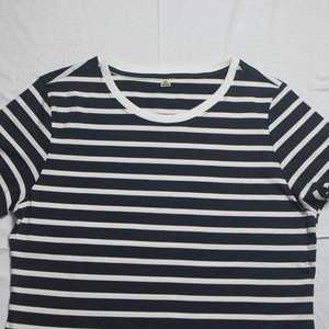 เสื้อยืดคอตตอนหนานุ่มคุณภาพส่ง ขายส่ง คอกลม แขนสั้น ระบายอากาศได้ดี ทนทาน นุ่มสบาย คลาสสิก ผลิตตามสั่ง ผู้ผลิตจากเวียดนาม - Product Image 3
