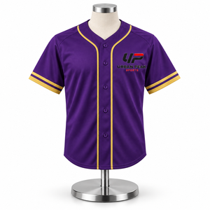 Maillot de baseball classique avec motifs rayés traditionnels, boutons sur le devant et coupe athlétique décontractée pour un style sportif authentique - Product Image 1